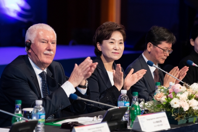 President Moon Jae-in hopes for lasting peace in Korean Peninsula with railways 포토이미지