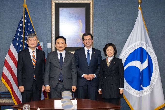 Meeting with the U.S. Secretary from the Department of Transportation 포토이미지
