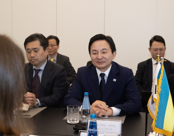 Minister of the MOLIT Establishes Cooperative Relationship among Korea, Ukraine, and Poland for Restoring Ukraine 포토이미지
