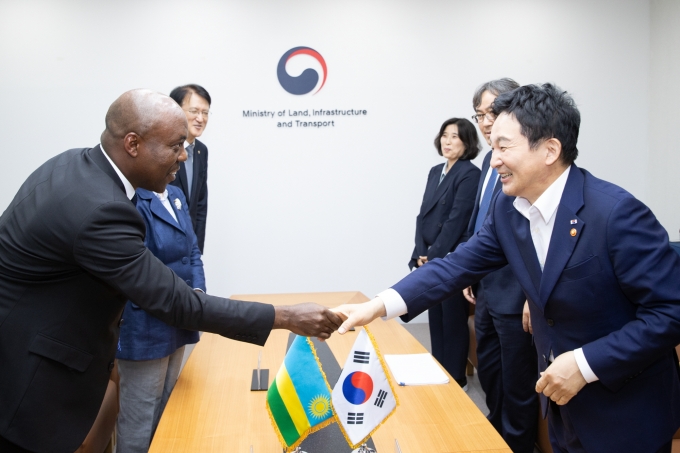 MOLIT Minister Consolidates Cooperative Relations between Korea and Rwanda 포토이미지
