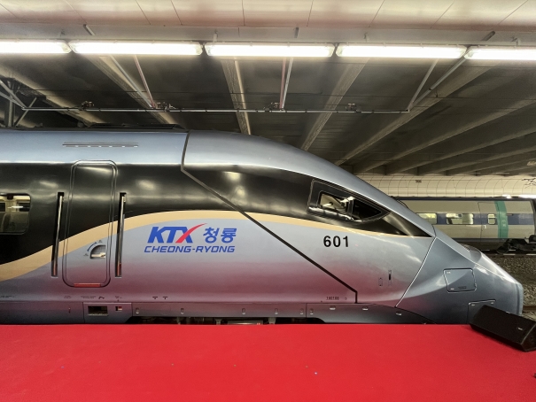 New High-Speed Rail 〃KTX-CheongRyong〃 포토이미지