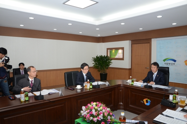 자동차 안전연구원 및 현대자동차 주행시험장 시찰 - 포토이미지