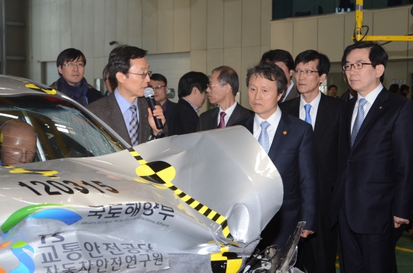 자동차 안전연구원 및 현대자동차 주행시험장 시찰 - 포토이미지