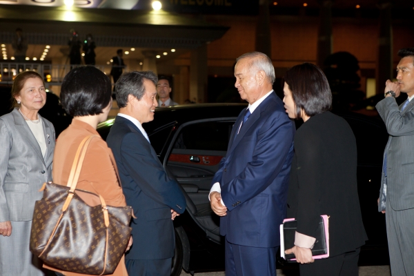 국빈방한한 이슬람 카리모프 우즈벡 대통령내외 서울공항 영접 - 포토이미지