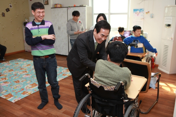 중증장애인 요양시설 하람을 방문한 여형구 차관 - 포토이미지