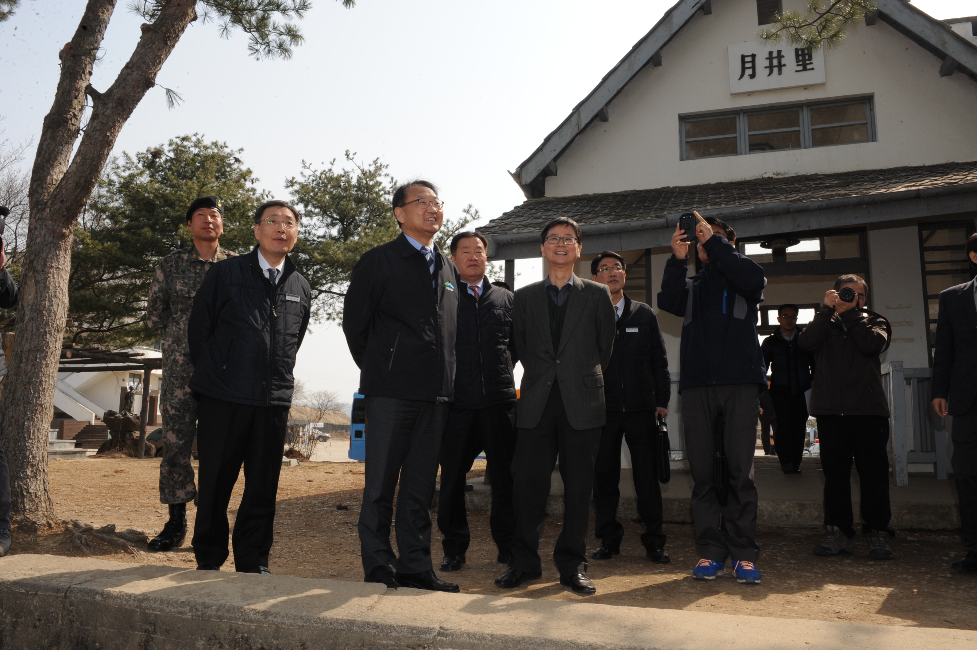 유일호 장관, 통일시대 대비 철도망 구축 및 경원선 단절구간 복원 관련, 현지조사 및 현안 논의 - 포토이미지