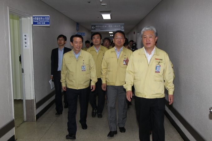 유일호 장관, 김포공항 메르스 현장점검 - 포토이미지