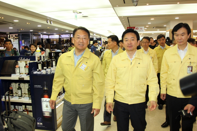 유일호 장관, 제주공항 메르스 대책 점검 - 포토이미지