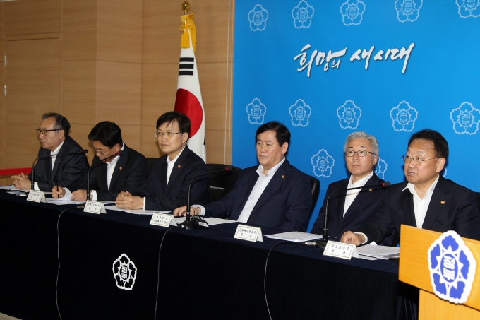 유일호 장관, 제8차 무역투자진흥회의 관계부처 합동 브리핑 - 포토이미지