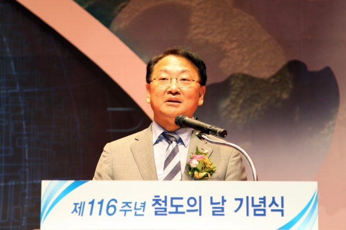 유일호 장관, 철도의 날 기념식 및 주거환경개선사업 현장 방문 - 포토이미지