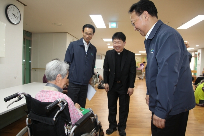 유일호 장관, 세종전통시장 방문 - 포토이미지