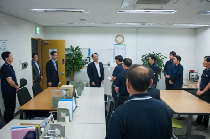 유일호 장관, 추석명절 일선근무자 격려 - 포토이미지