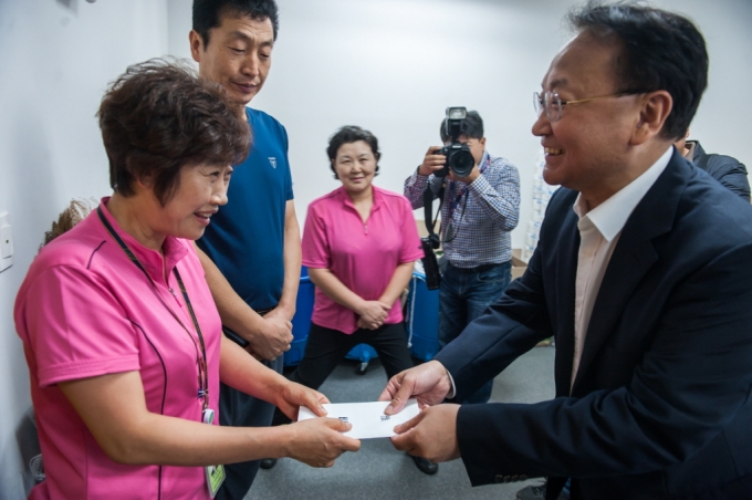 유일호 장관, 추석명절 일선근무자 격려 - 포토이미지