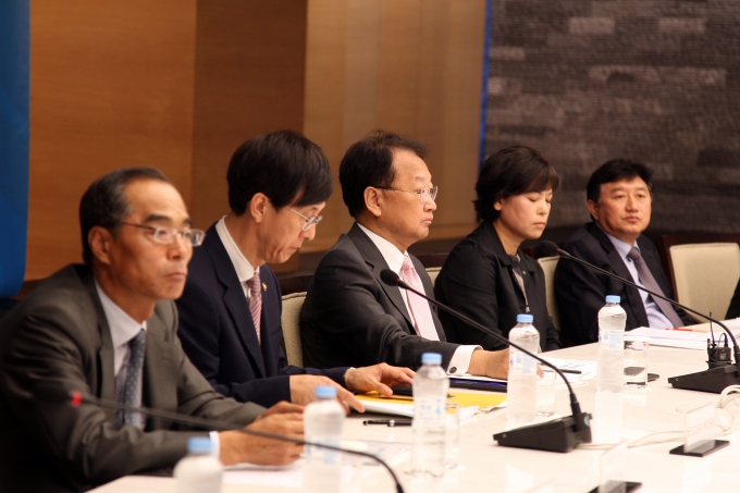 유일호 장관, 국토교통 규제개혁 현장점검회의 - 포토이미지