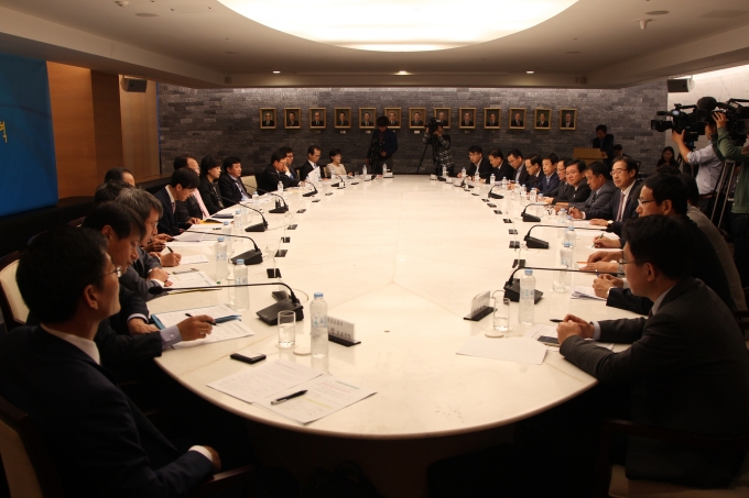 유일호 장관, 국토교통 규제개혁 현장점검회의 - 포토이미지