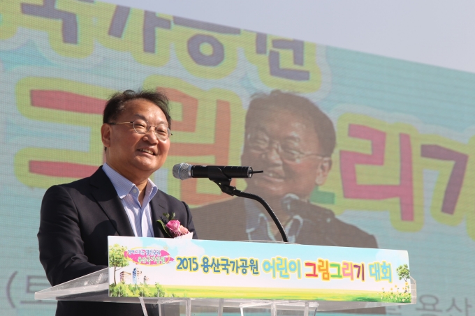 유일호 장관, 어린이 그림그리기 대회 참석 - 포토이미지