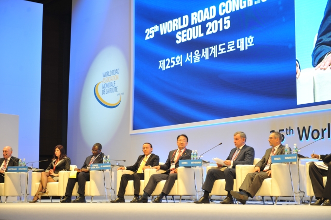 유일호 장관, 세계 도로대회 장관회의 참석 - 포토이미지