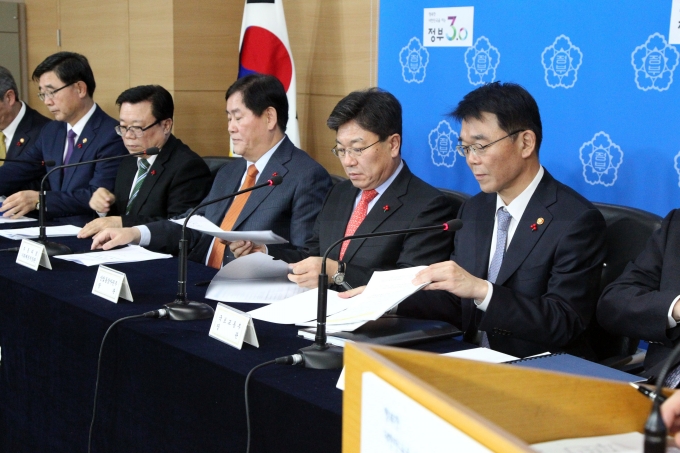 강호인 장관, 경제정책방향 경제장관 합동 브리핑 - 포토이미지