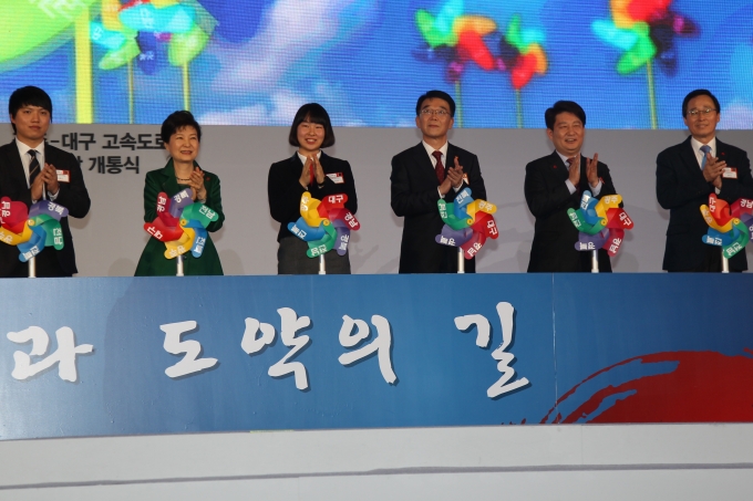 88올림픽 고속도로, 광주-대구 고속도로 로 확장 개통 - 포토이미지