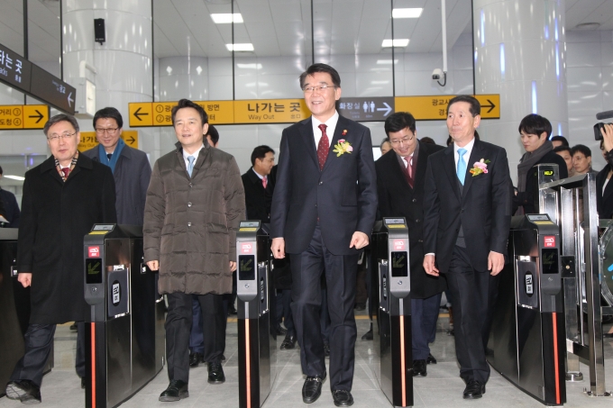 강호인 장관, 신분당선 연장 정자-광교 전철 개통식 참석 - 포토이미지