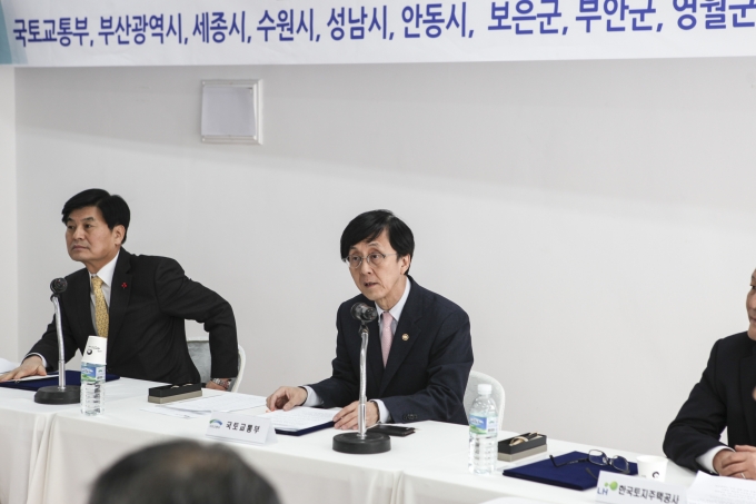 강호인 장관, 특별교통대책 점검차 도로교통센터 방문 - 포토이미지