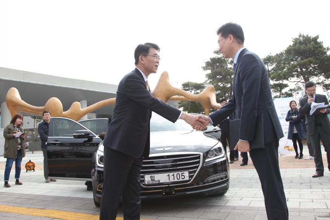 강호인 장관, 자율주행차 시험운행 제1호차 허가 기념식 - 포토이미지