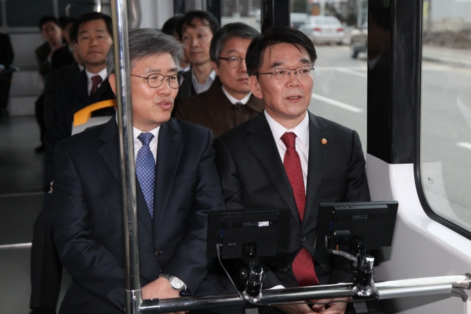 강호인 장관, 차세대도로교통용 정밀위성항법 시연회 - 포토이미지