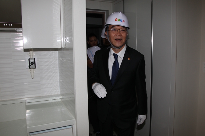 강호인 장관, 행복주택 가좌지구 현장방문 - 포토이미지