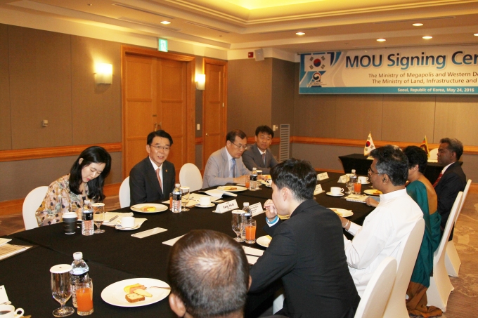 강호인 장관, 스리랑카 수도권 신도시개발 협력 MOU 체결 - 포토이미지