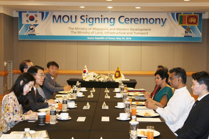 강호인 장관, 스리랑카 수도권 신도시개발 협력 MOU 체결 - 포토이미지