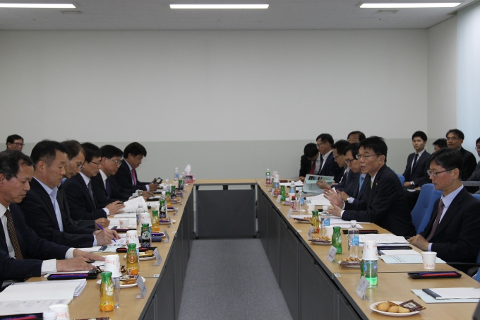 강호인장관, 인천경제자유구역 스마트 도시 센터 및 인천공항 자기부상철도 점검 - 포토이미지