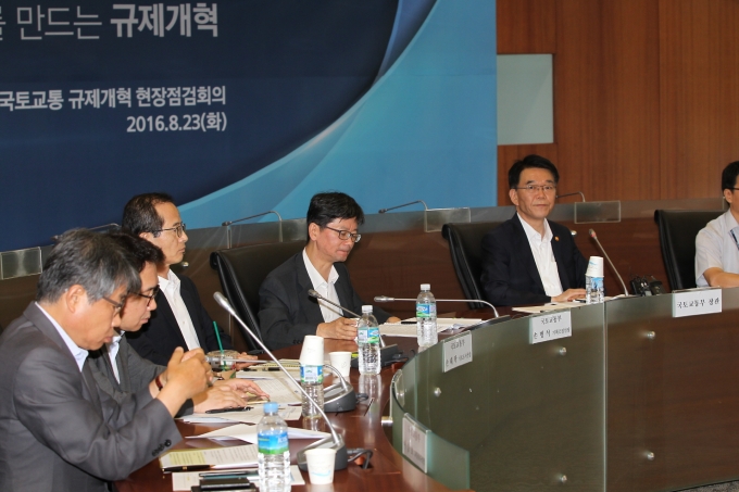강호인장관, 국토교통 규제개혁 현장점검회의 참석 - 포토이미지