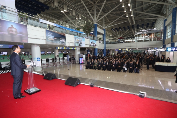 최정호 2차관, 대한민국 항공여객 1억명 달성 지방공항 활성화 축하 행사 참석 - 포토이미지