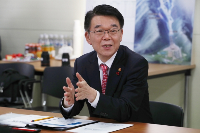 강호인장관, 동계올림픽 접근도로망 도로건설공사 현장 방문 - 포토이미지