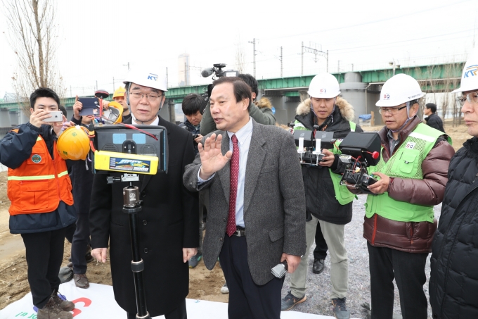 강호인 장관, 국가안전진단 토론 및 노후SOC(한강철교) 드론 활용 현장점검 - 포토이미지