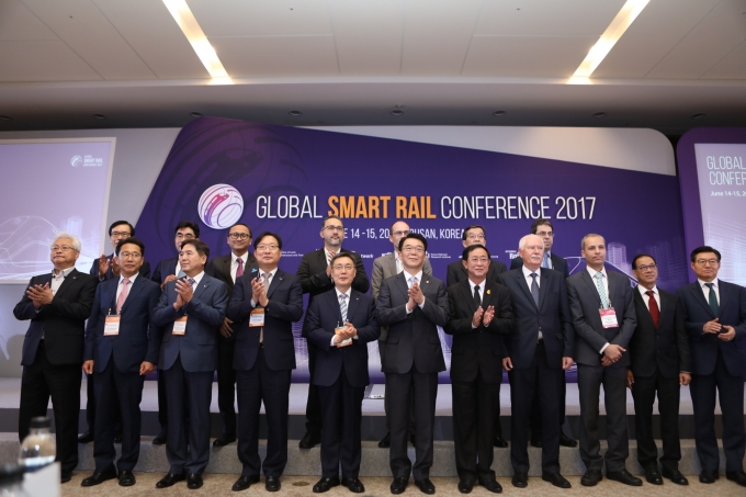 강호인장관 제1회 글로벌 스마트철도 컨퍼런스 개막식 참석 - 포토이미지