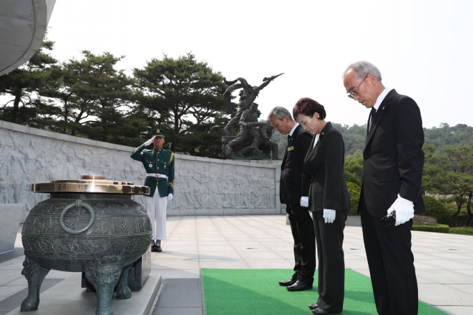 김현미장관, 국립서울현충원 참배 - 포토이미지