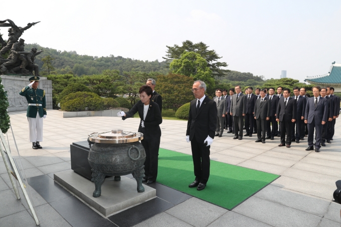 김현미장관, 국립서울현충원 참배 - 포토이미지
