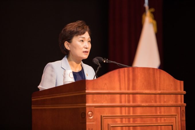 김현미장관, 공공기관의 사회적 책임성 강화 워크숍 참석 - 포토이미지
