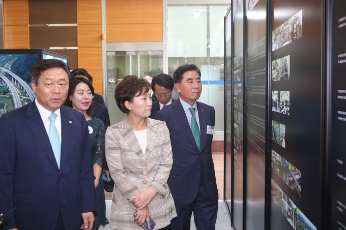김현미 장관, 건설 70주년 건설의날 기념식 - 포토이미지
