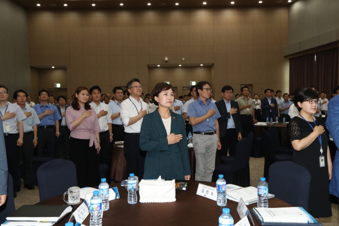 김현미 장관, 새정부 국정철학과 우리 부 정책과제 공유 워크숍 참석 - 포토이미지