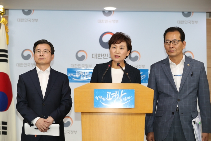 김현미장관, 실수요 보호와 단기 투기수요 억제를 위한 주택시장 안정화 방안 발표 브리핑 - 포토이미지