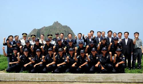 독도방문 표지석 설치 (2008/07/30) - 포토이미지