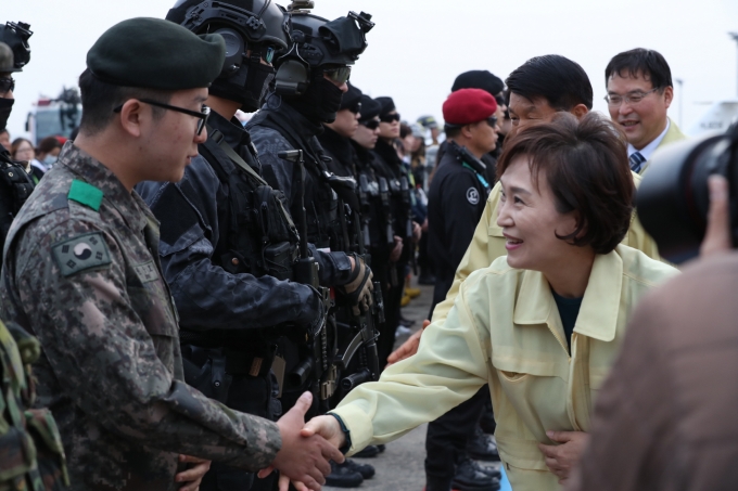 김현미장관, 항공기사고 위기대응 현장훈련 참관 - 포토이미지
