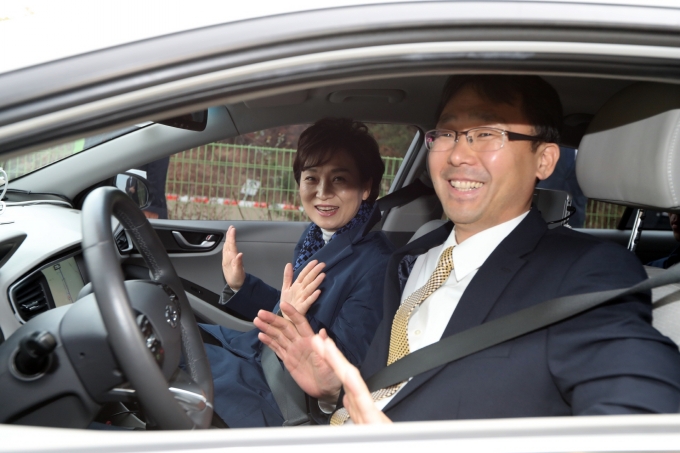 김현미장관, 자율협력주행 도로시스템 국제세미나 참석 및 시승 - 포토이미지