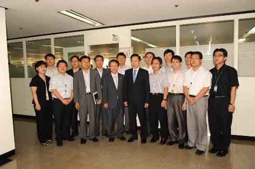 이명박 대통령 주택정책 근무 직원 격려 (2008-09-02) - 포토이미지