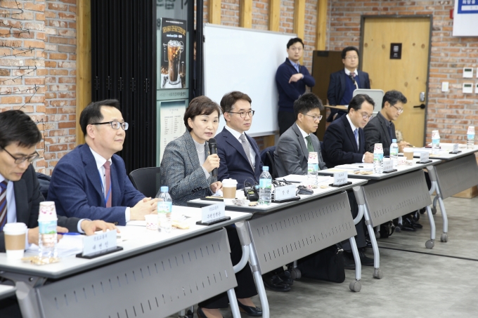김현미 장관, 주거복지협의체 회의 개최