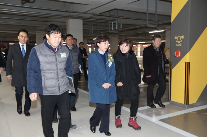 김현미장관, 오류동 행복주택 노후청사 복합개발 현장 방문 - 포토이미지