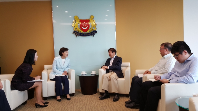 김현미 장관, 싱가포르 로렌 웡 국가개발부 장관 면담 - 포토이미지