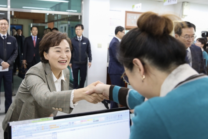 김현미장관, 서울외곽순환 통행료 인하 사전점검 - 포토이미지